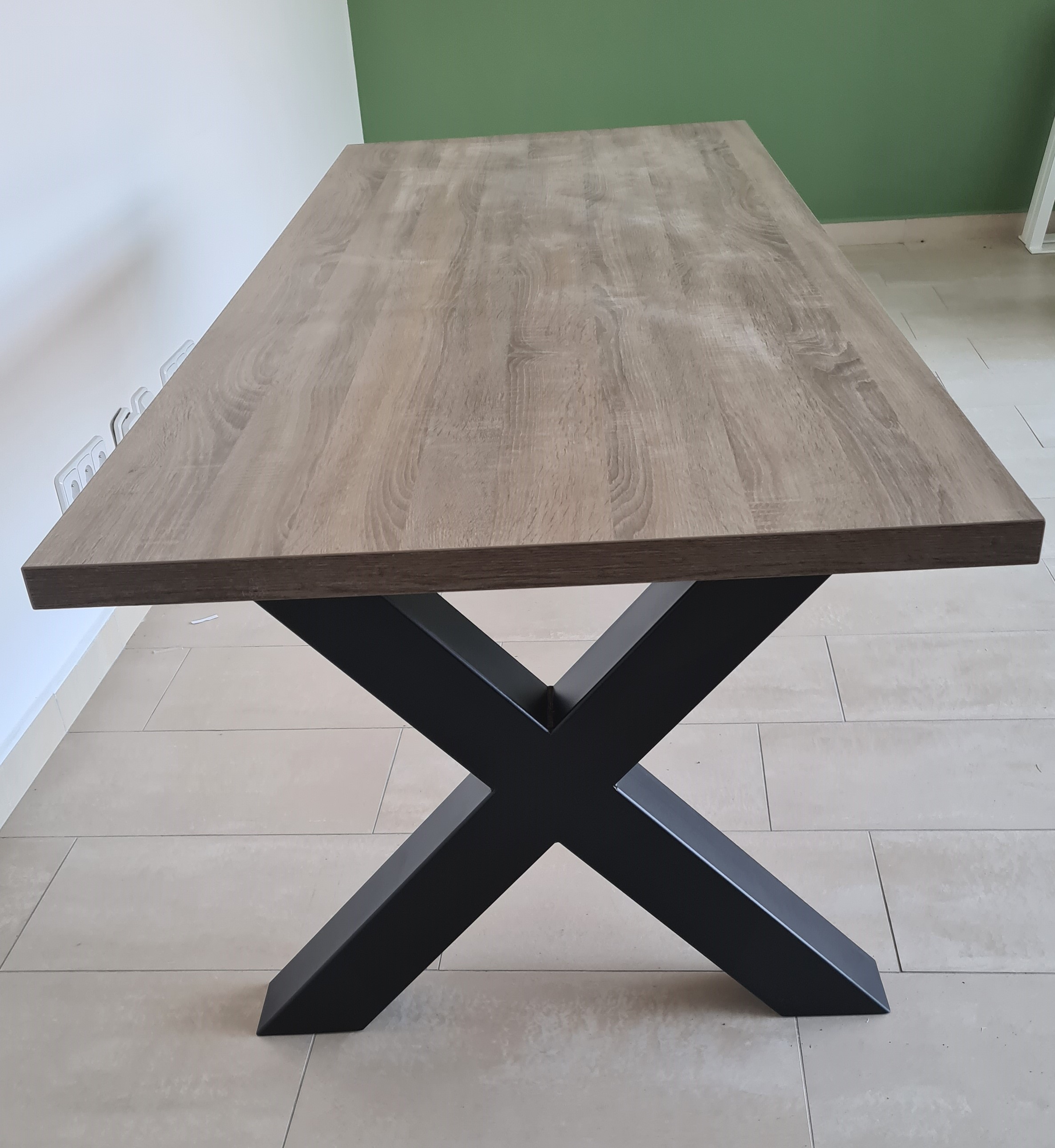 Stůl z laminované dřevotřísky 38 mm
