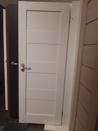 Dveře 70/P dřevodekor bílá