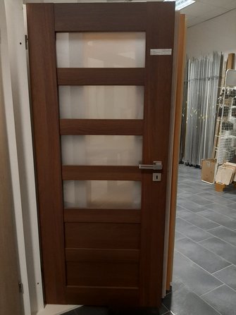 Dveře 80/L dřevodekor tmavý