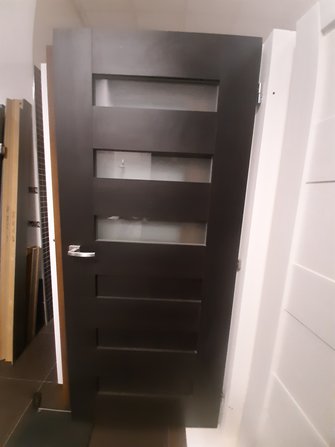 Dveře 80/P hnědočerné